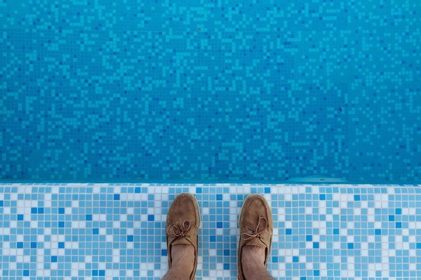 Comment choisir un système de chauffage de piscine qui soit à la fois efficace et discret ?